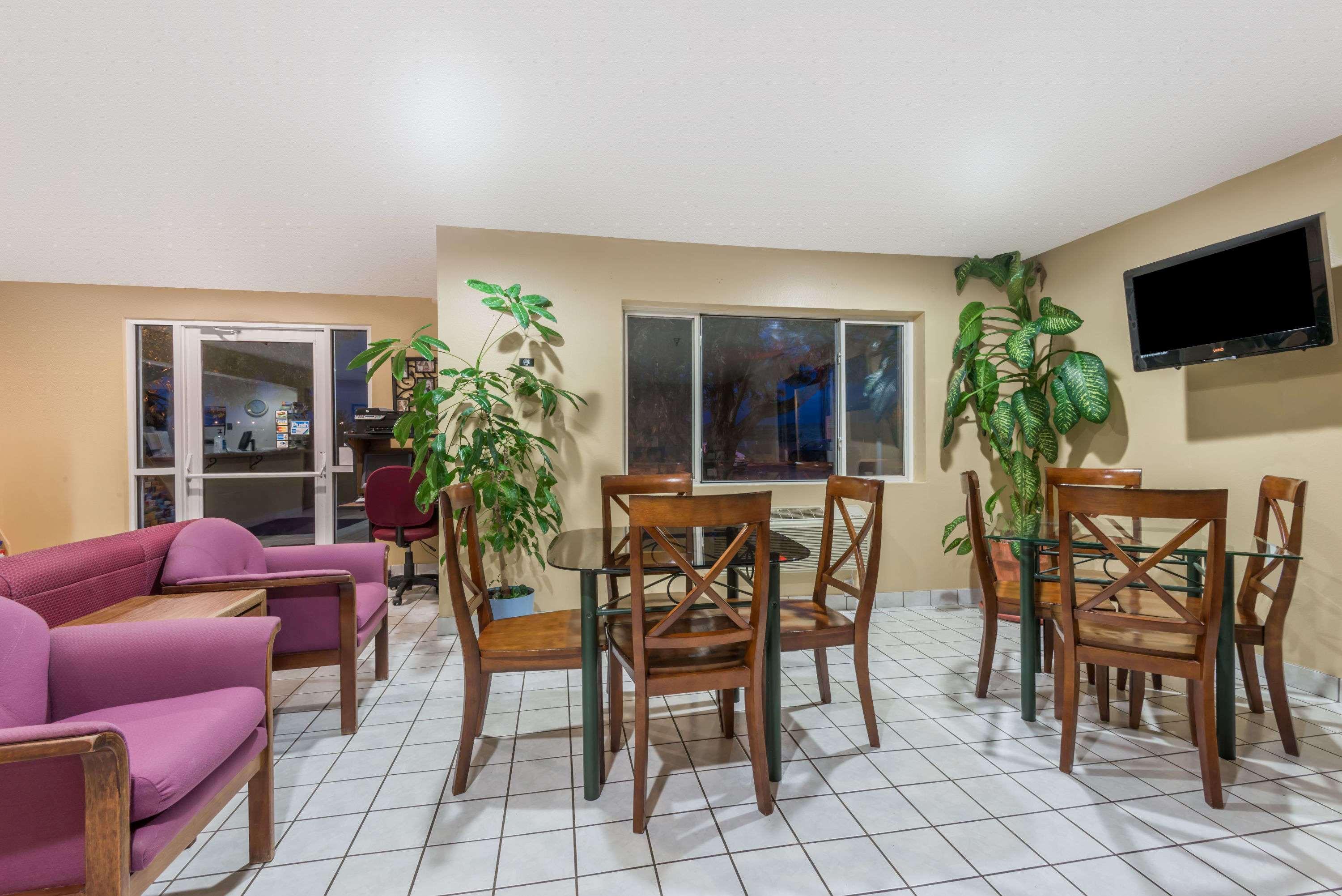Super 8 By Wyndham Florence Co Luaran gambar