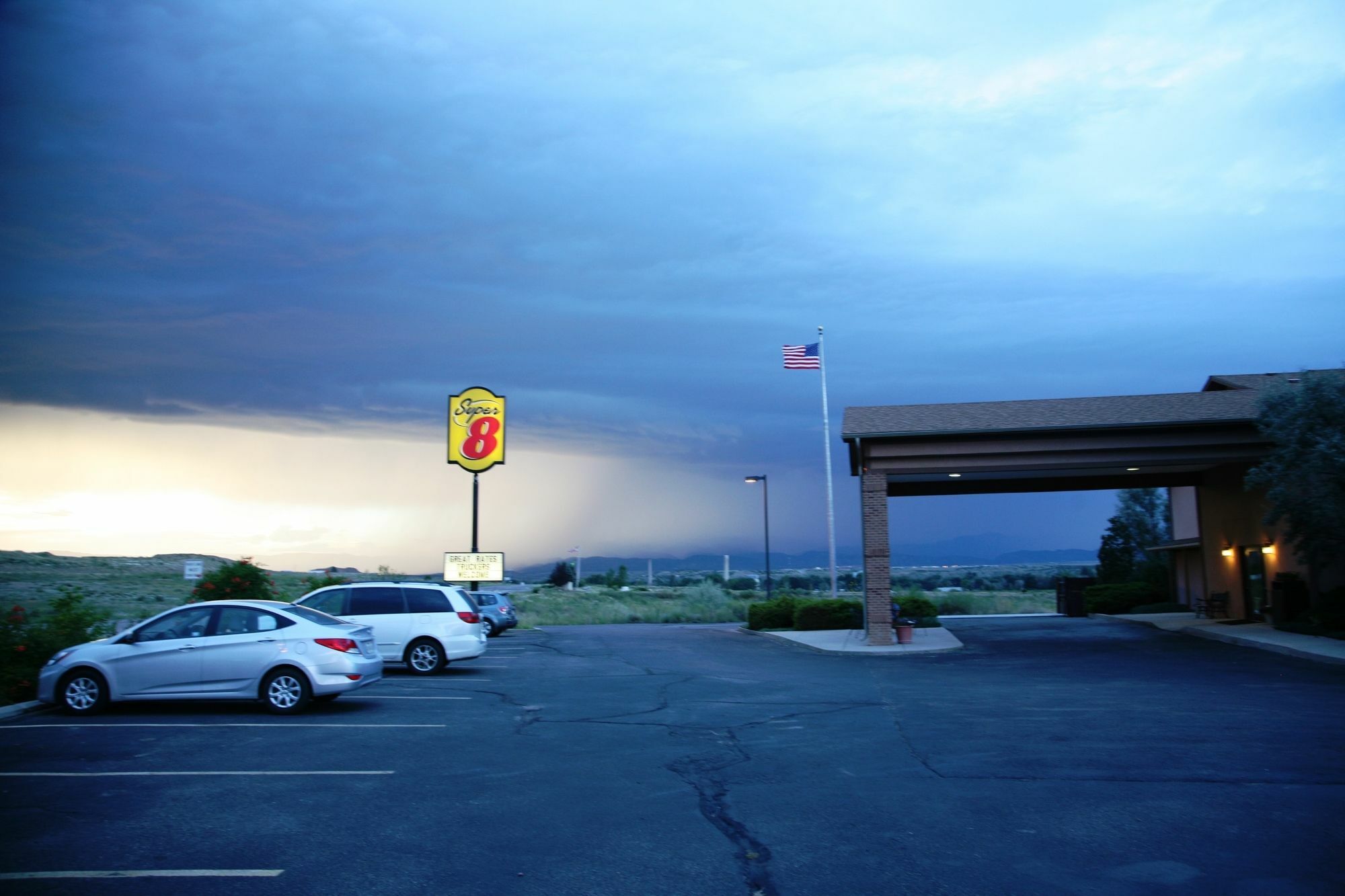 Super 8 By Wyndham Florence Co Luaran gambar