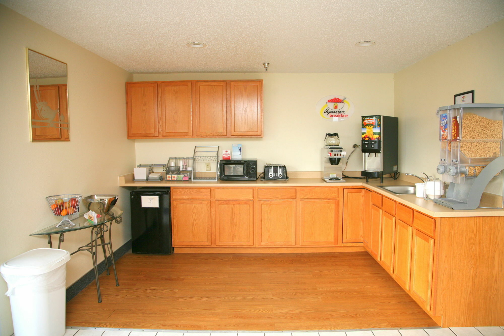 Super 8 By Wyndham Florence Co Luaran gambar